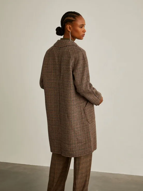 Long coat with pie de poule pattern